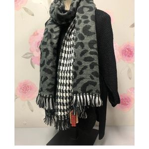 NWT Simply Southern Houndstooth Scarf
